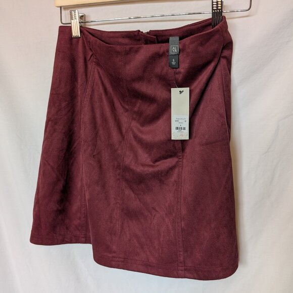 Francesca’s Alya Burgundy Faux Suede Mini Skirt – Size Small – NWT - Picture 3 of 3